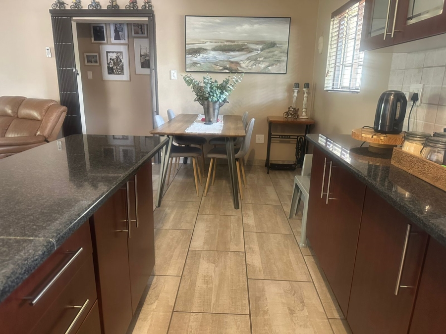 2 Bedroom Property for Sale in Waterval East North West